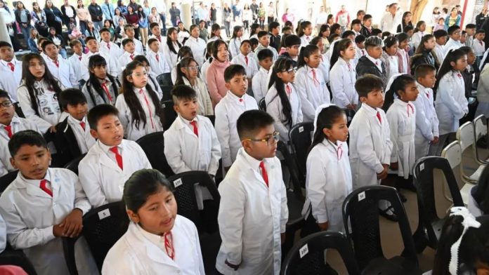 En Salta 350 mil alumnos primarios y secundarios volvieron a las aulas