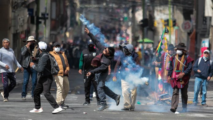 Bolivia resiste con marchas y bloqueos el embate de la ultra derecha