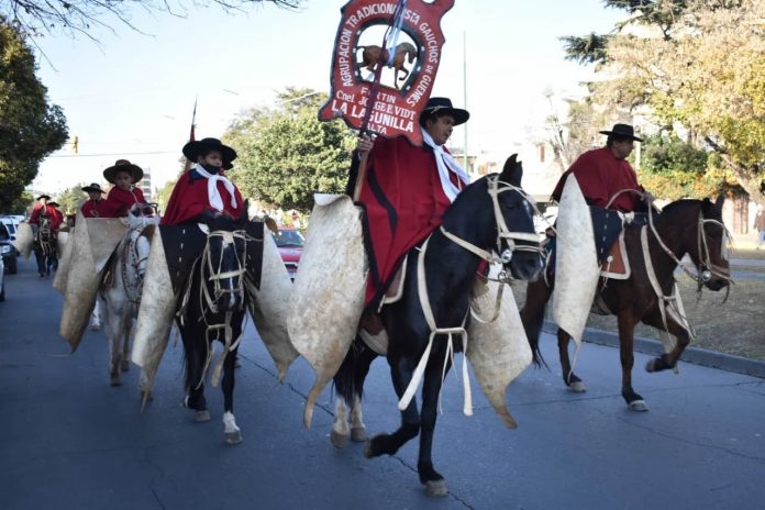 Cabalgata gaucha a Finca La Cruz en homenaje al general Güemes