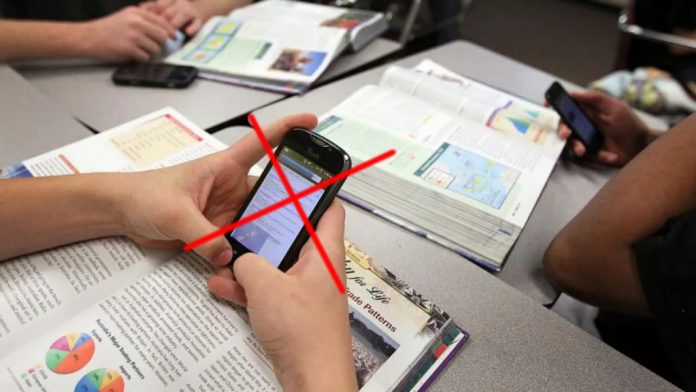 Prohíben en Salta el uso de celulares en las aulas