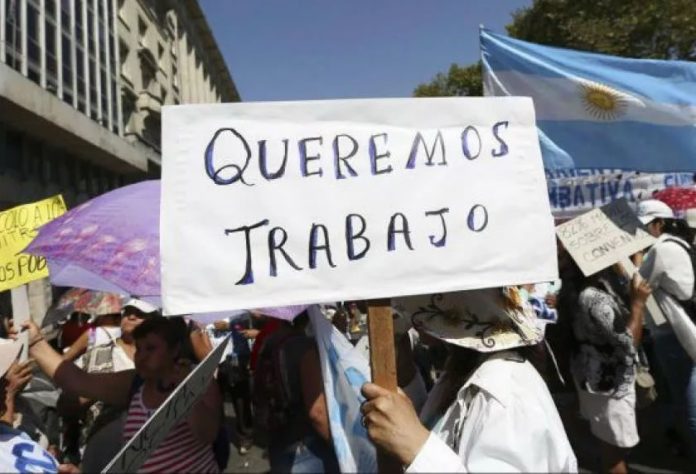 Sin estallido, pero más desempleo y salarios bajos