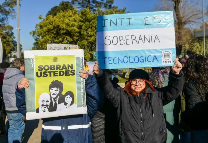 Sturzenegger ahora va por el desguace del INTI que controla la industria