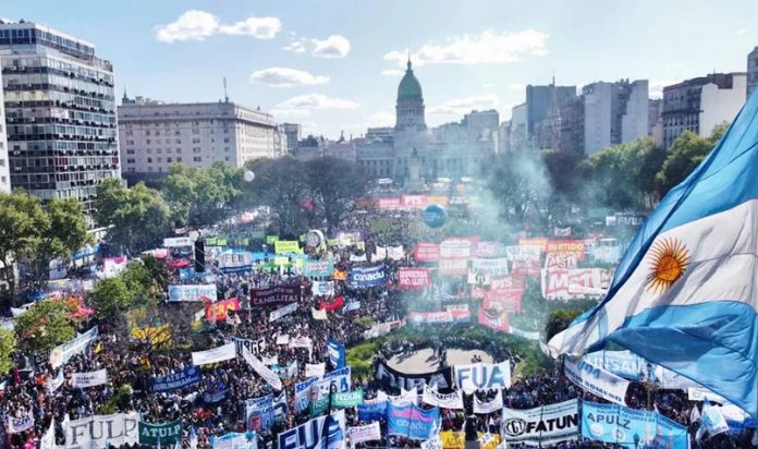 Al Gobierno sigue sin importarle la multitud de la marcha universitaria