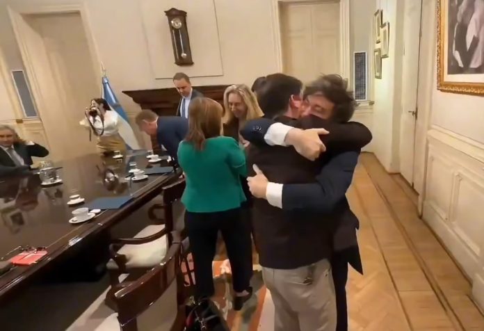 A mis parientes felices porque ganaron los hermanos Milei…