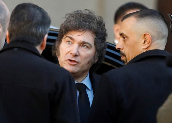 Buscan frenar el DNU de Milei que da poder de «superpolicía» a la SIDE