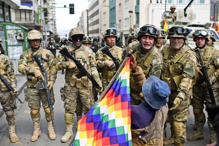 En Bolivia rige el Estado de Excepción y sacan el Ejército a la calle