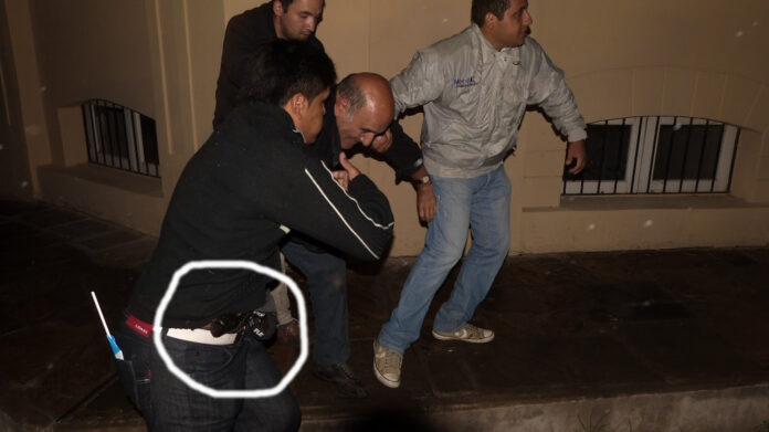 APES repudia la agresión policial al periodista Santiago Kalinsky