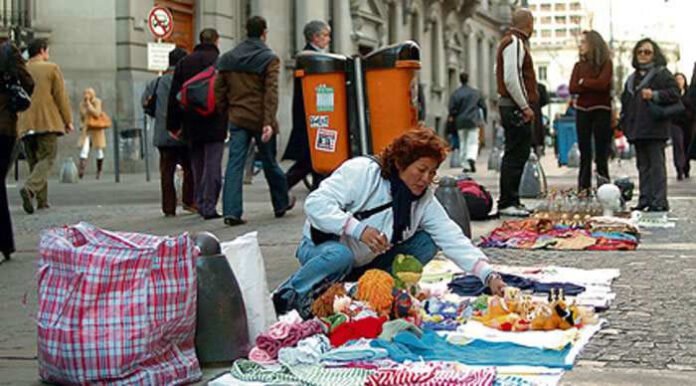 Con Milei el salario mínimo en el país decreció en un 40%