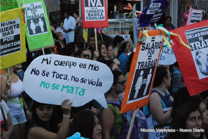 Mujeres Vs. mujeres, enfrentadas por credos y jugadas políticas